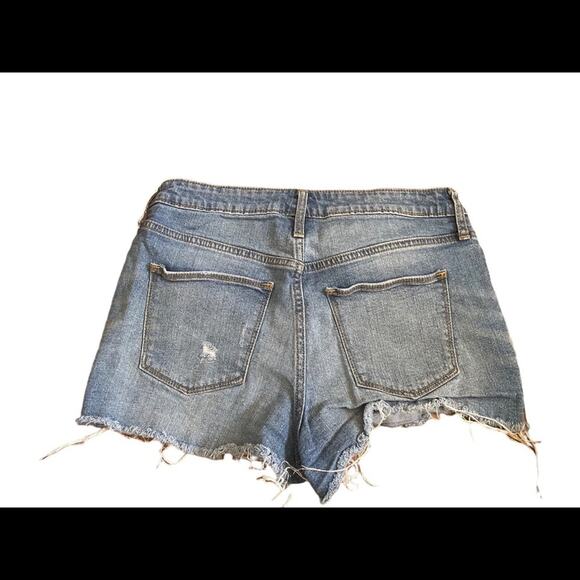 Universal Thread Distresses mid rise jean shorts size 7/28r - Picture 6 of 8